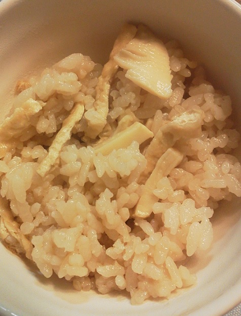 油揚げとたけのこの炊き込みご飯