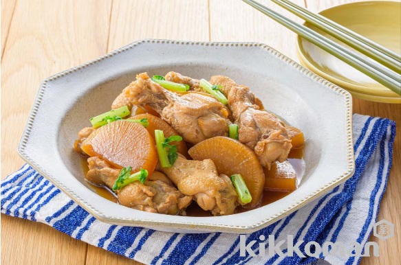 キッコーマン公式レシピサイト「ホームクッキング」の鶏手羽と大根のコクうま煮【黄金比率の調味料で人気味】